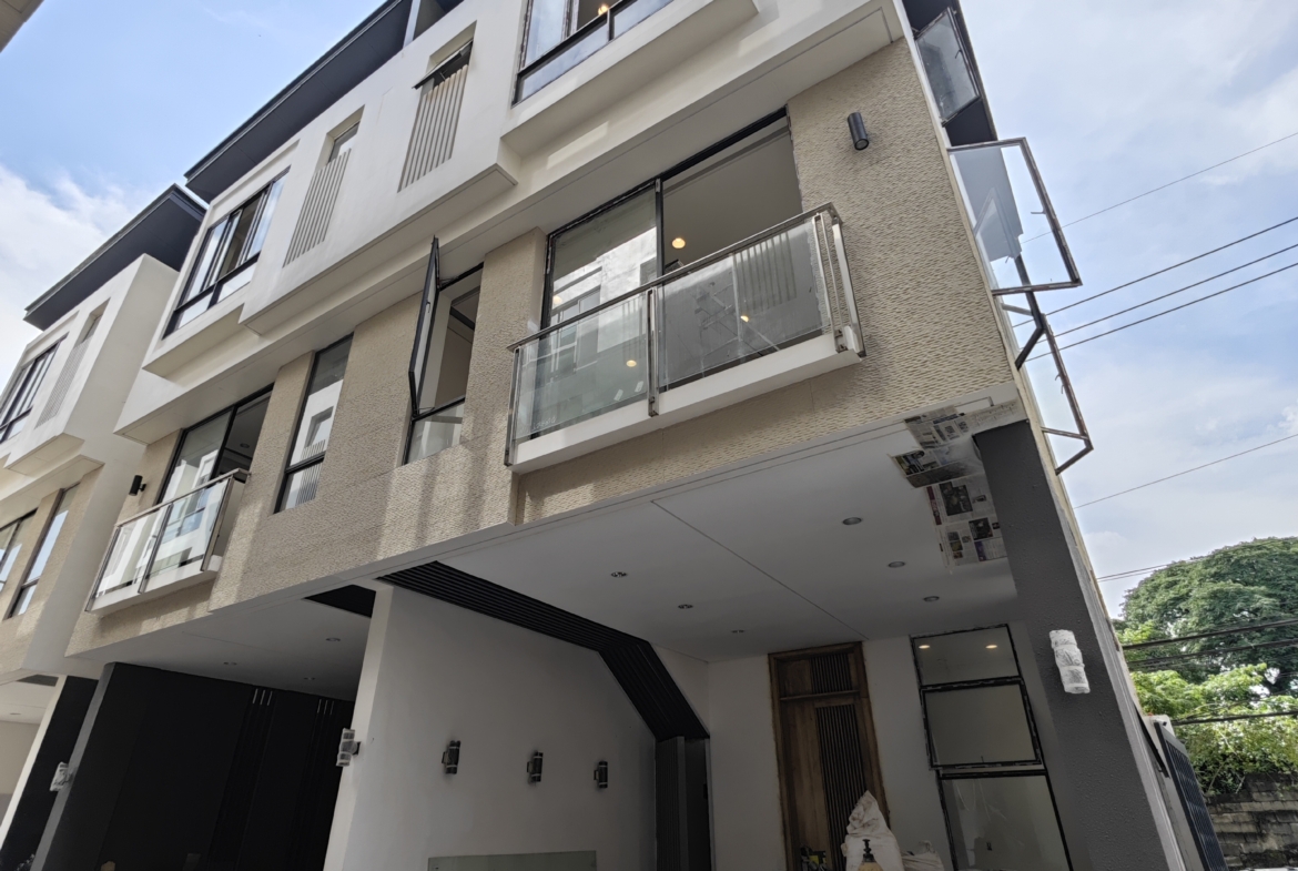 Modern 3-storey townhouse located in E. Rodriguez Quezon City near Cubao