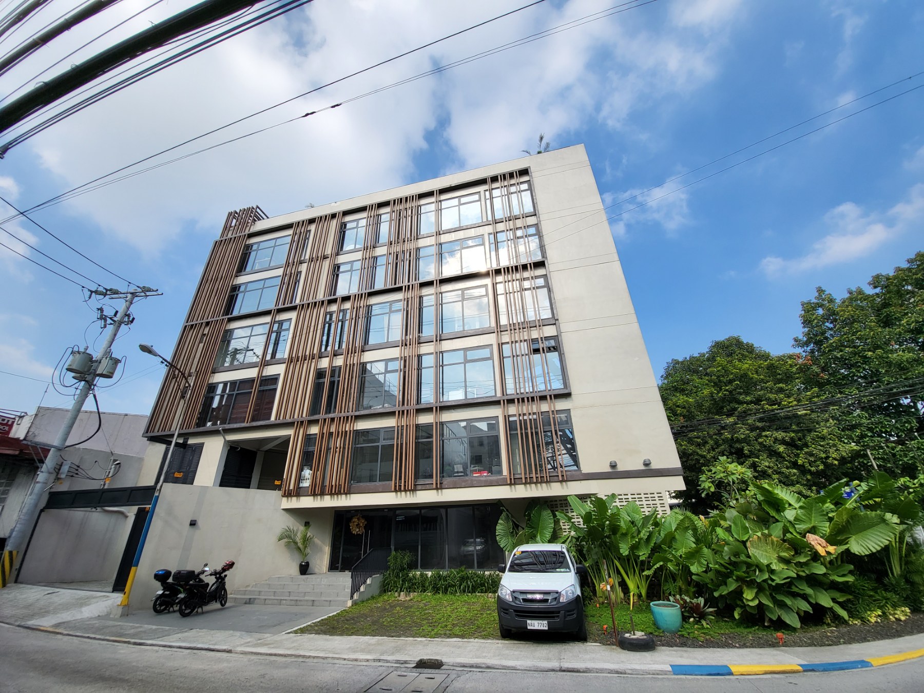 FOR SALE – 6-Storey Commercial Building in Mandaluyong (Near Ortigas & Makati)