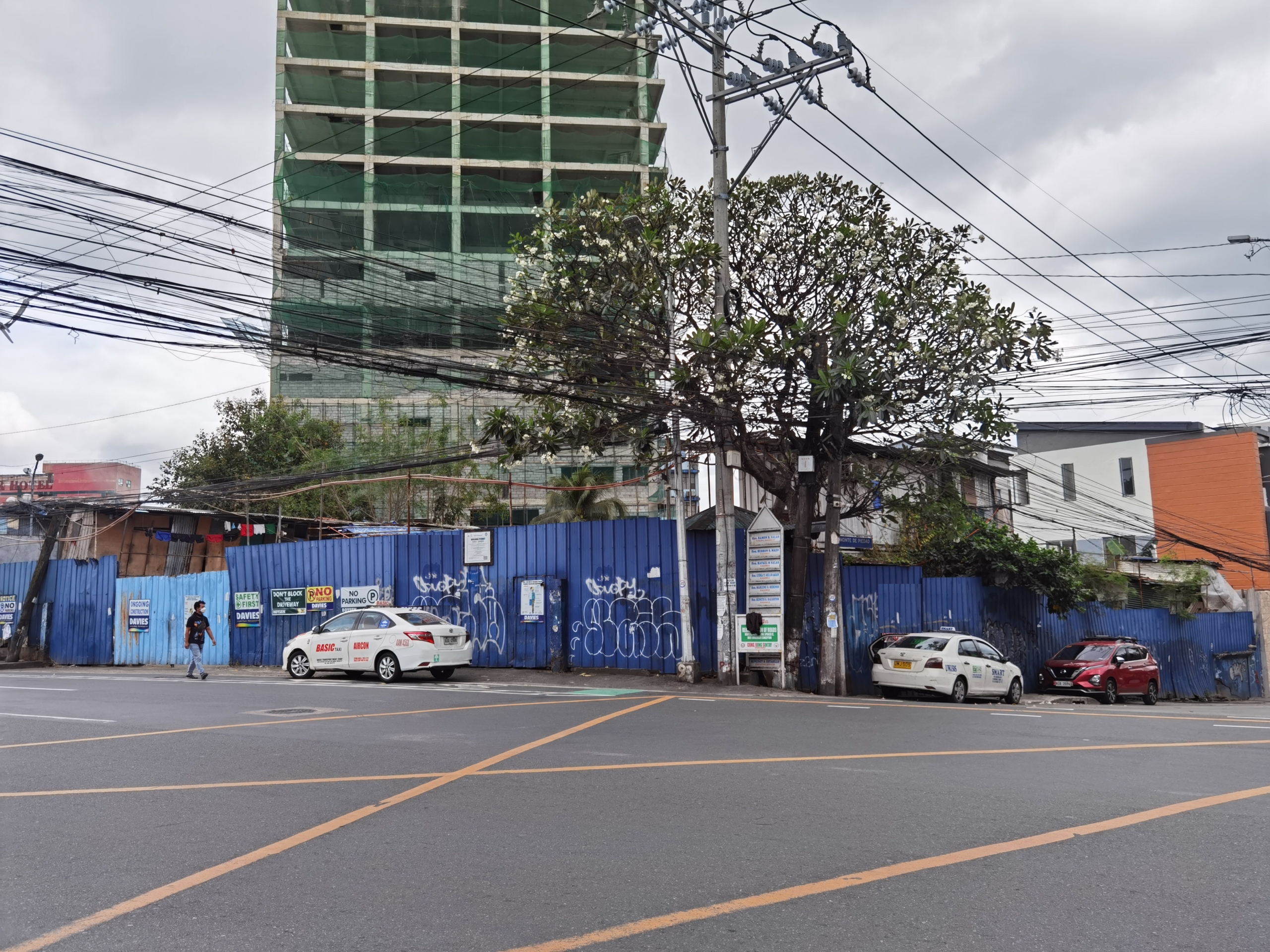 PRIME COMMERCIAL CORNER LOT FOR SALE Along E Rodriguez Avenue Quezon City