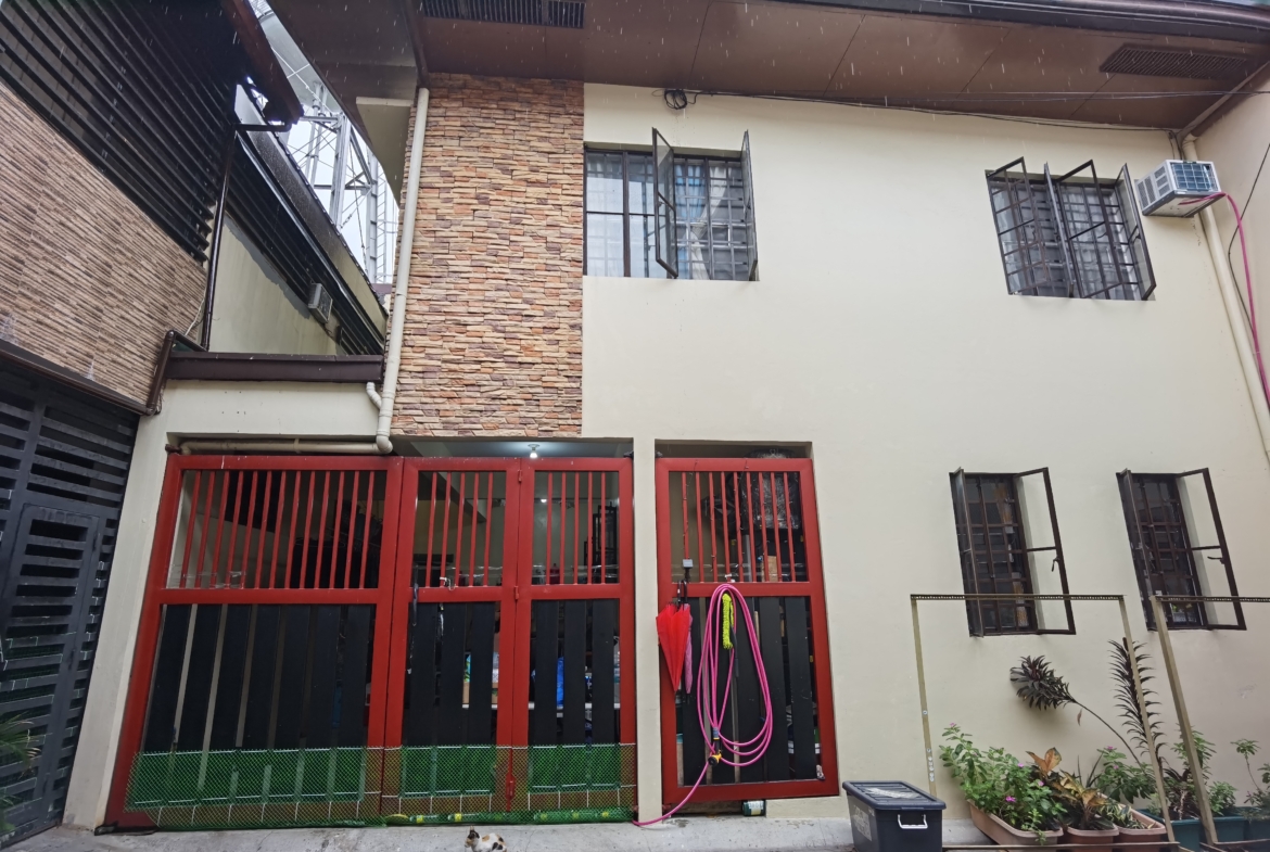 House For SALE: 3 Bedroom with Car Garage Townhouse Near FEU Diliman – RFO!