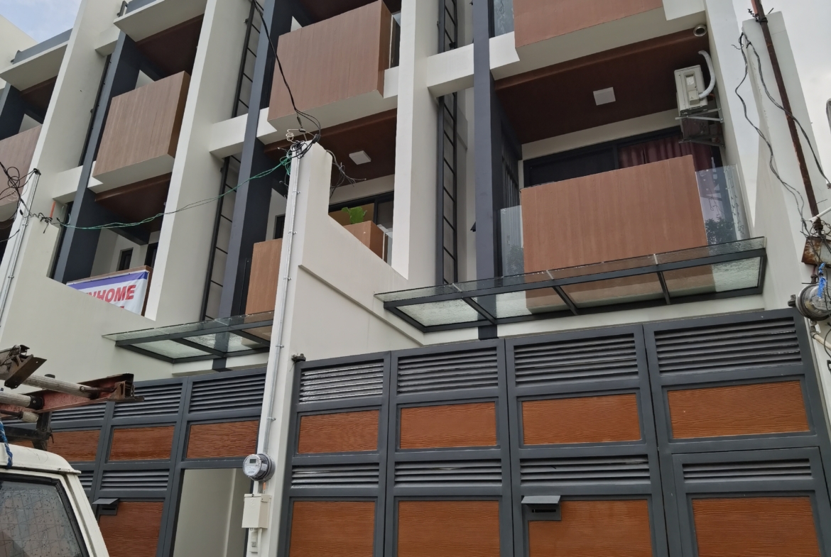 Front Unit: Modern 3-Bedroom House with 2 Car Garage in Cubao Quezon City