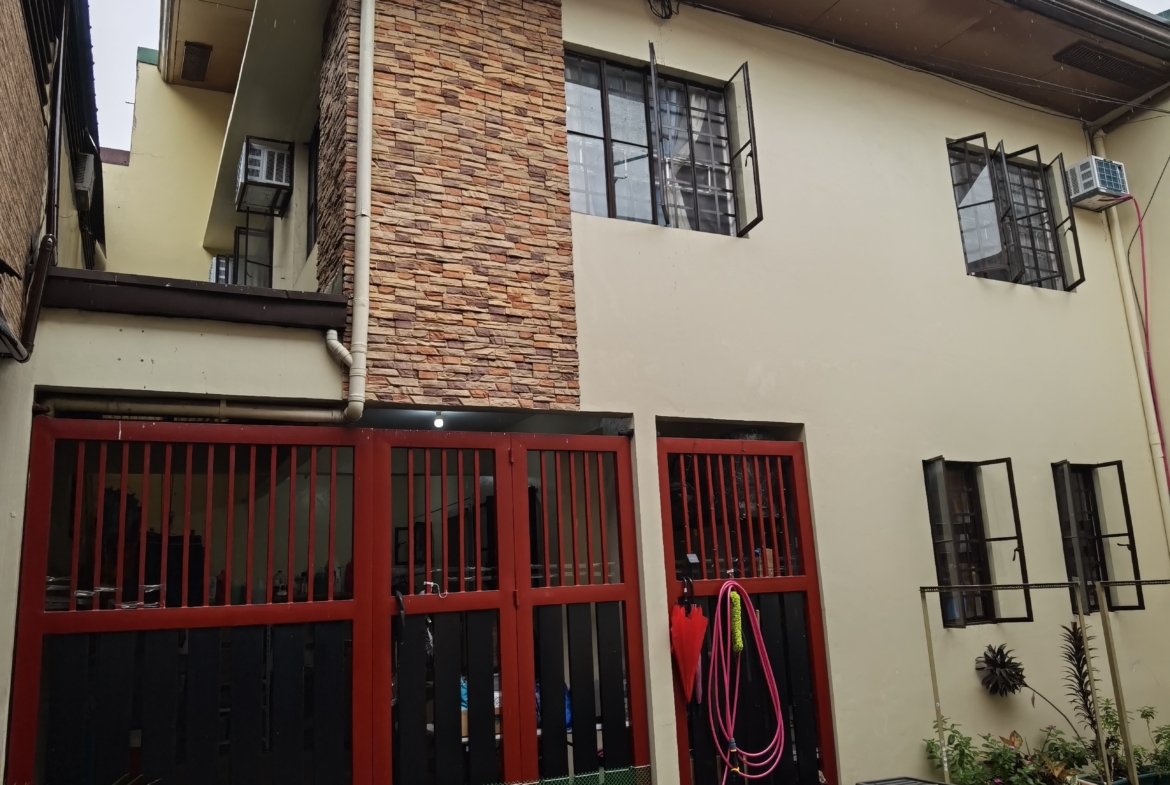 House For SALE: 3 Bedroom with Car Garage Townhouse Near FEU Diliman – RFO!