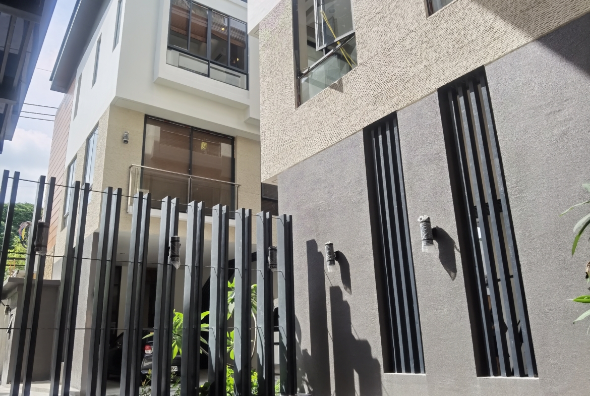 Exclusive 12-Unit Townhouse Community in E. Rodriguez, Cubao Quezon City near EDSA Cubao and MRT Cubao