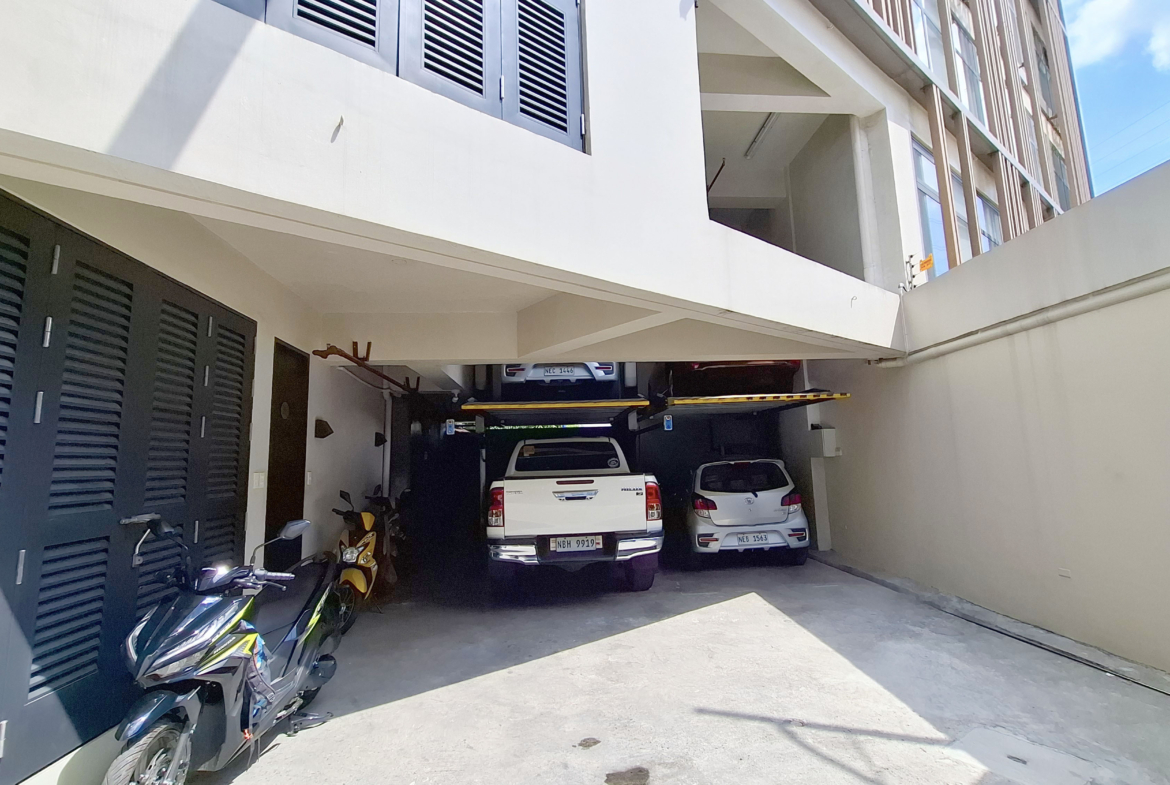 FOR SALE: Prime 6-Storey Commercial Building with Roof Deck & Parking in Mandaluyong