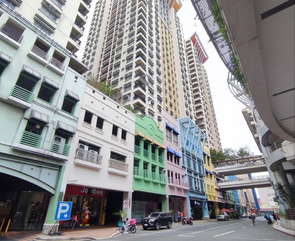 Studio Condo with Balcony for Rent | Manhattan Parkway Residences, Cubao, Quezon City