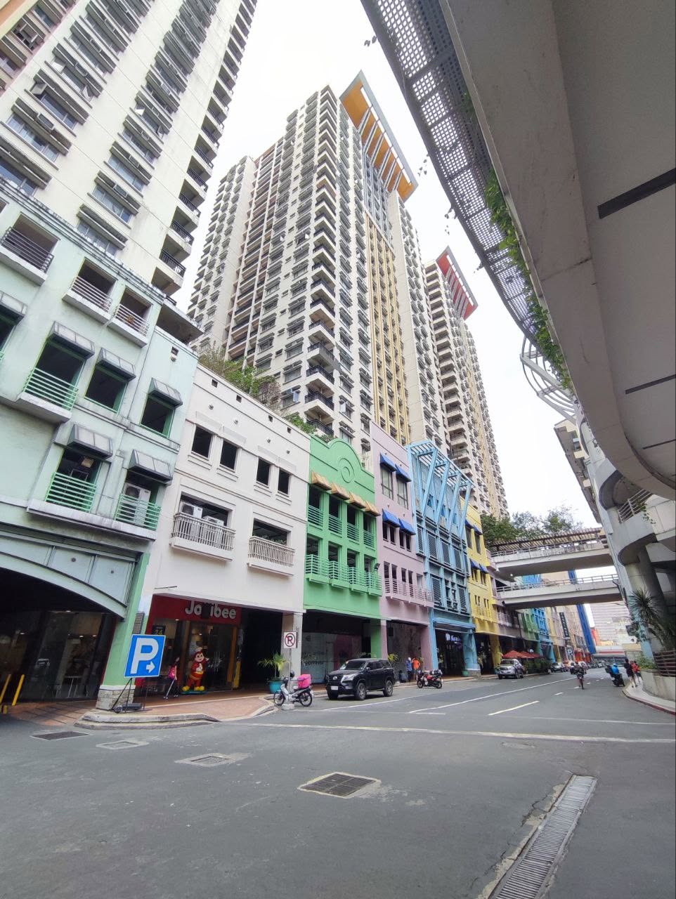 Studio Condo with Balcony for Rent | Manhattan Parkway Residences, Cubao, Quezon City